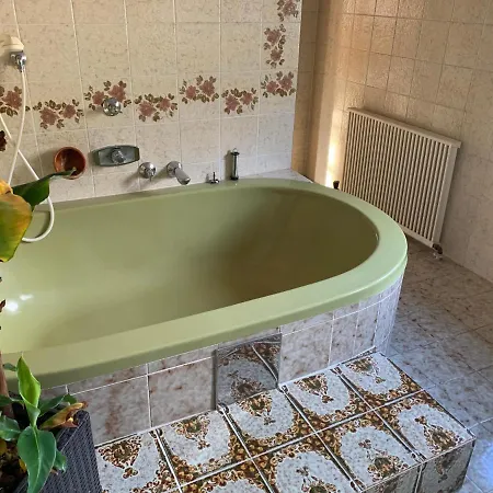 Urisee Apartment *